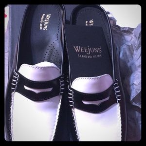 Shoes size 9.5 brand new not worn WEEJUNS BLK/ WHT